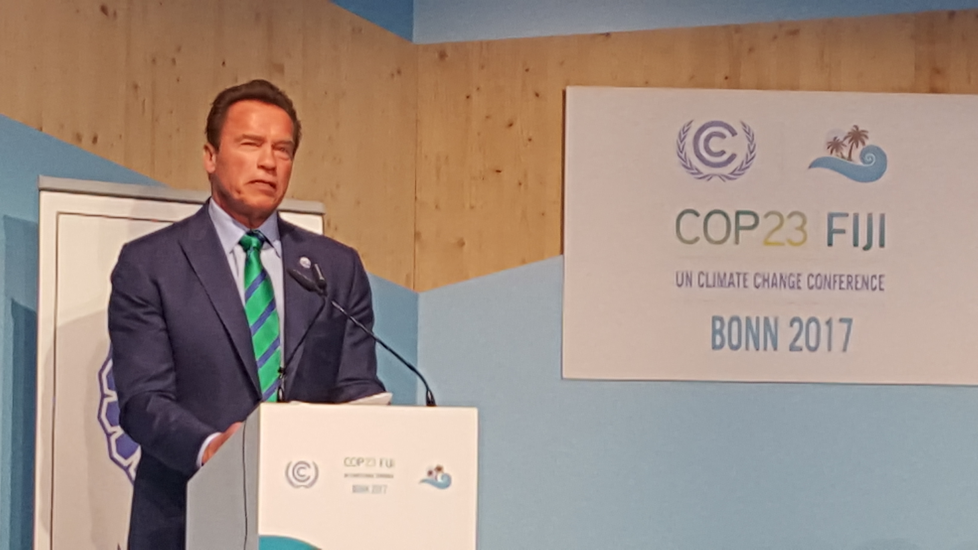 Schwarzenegger appeals for climate and alert for health problems